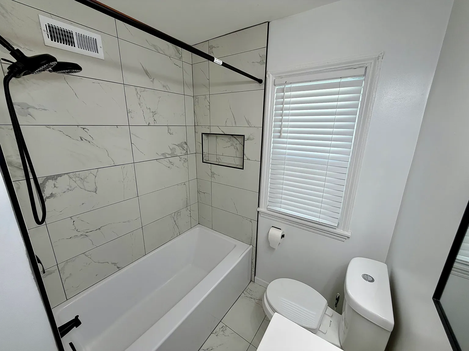 2 bed, 998 sqft, $1,200 — Photo 1