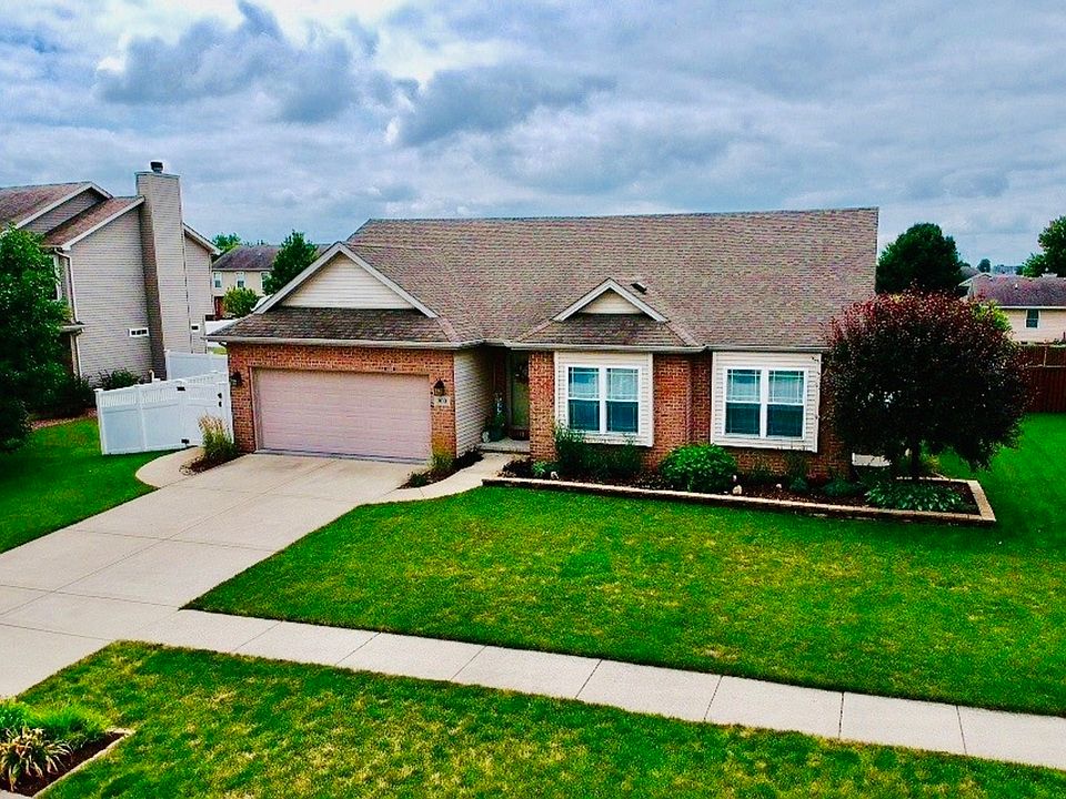 1st image of 900 Peony Ln