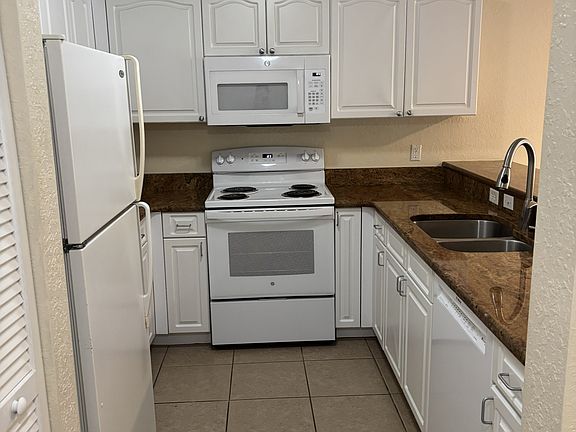 5th image of 25050 Sandhill Blvd APT 1A3