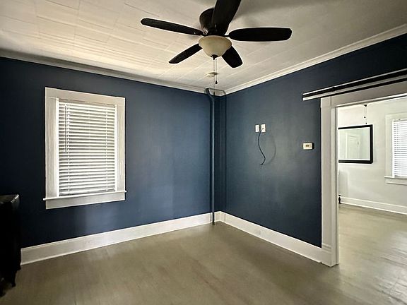 5th image of 641 E Elm St