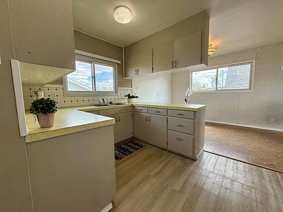 5th image of 4643 W 52nd St