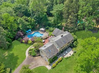 9 Van Houten Flds, West Nyack, NY 10994
