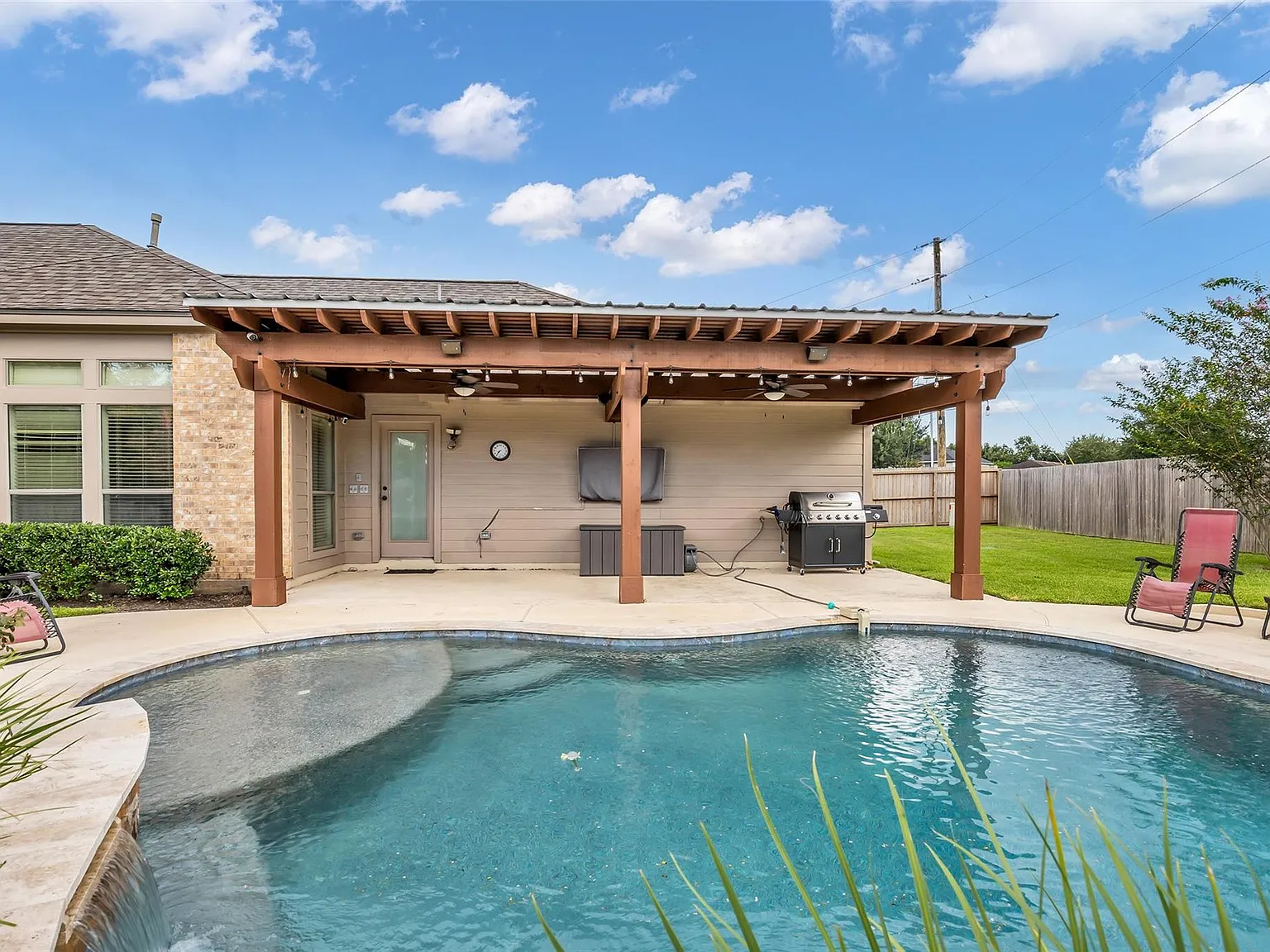 4 bed, 2.0 bath, 2249 sqft, $2,850 — Photo 4