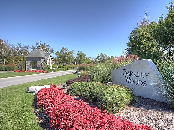 5th image of 300 Stonegate Dr