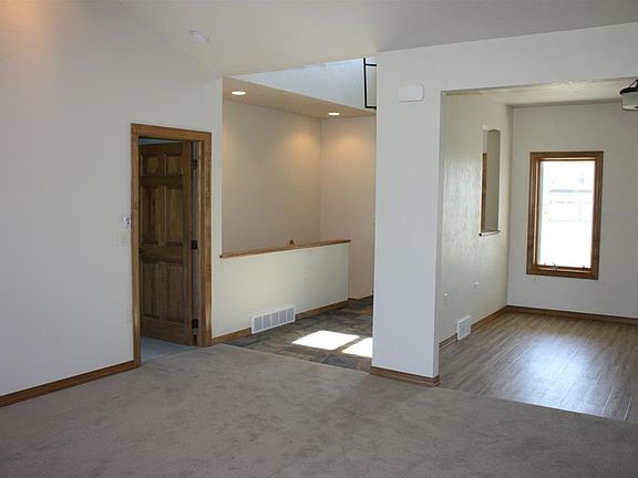 3rd image of Shinnecock Ct