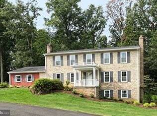 11319 Hunt Farm Ln, Oakton, VA 22124
