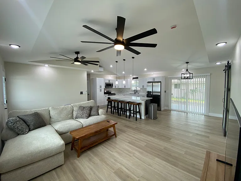 16-2115 Emerald Dr — Photo 5