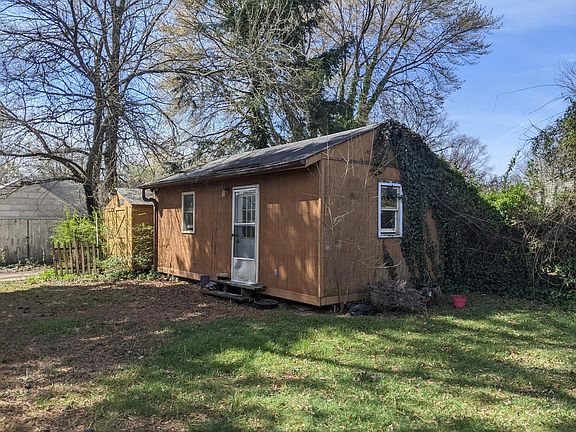 3rd image of 2505 Irisdale Ave