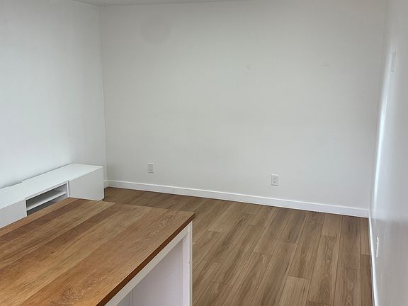 2nd image of 525 Arcade Dr