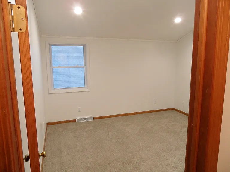 921 Onondaga St — Photo 35