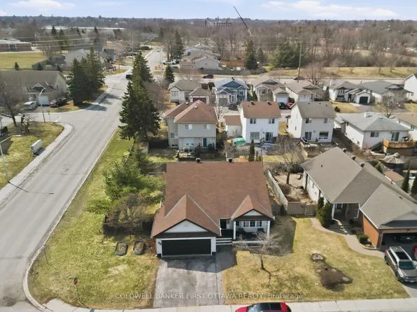 4 McDiarmid Ln N, Carleton Place, ON K7C 4S1