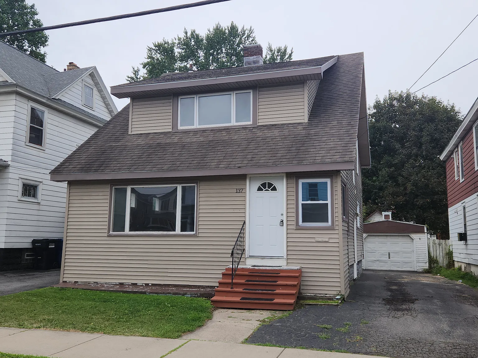 4 bed, 1676 sqft, $1,897 — Photo 1
