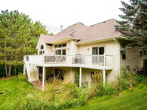 3rd image of 595 Woodland Ln