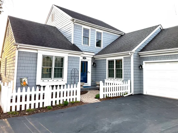 388 Narragansett Ct, Crystal Lake, IL 60012