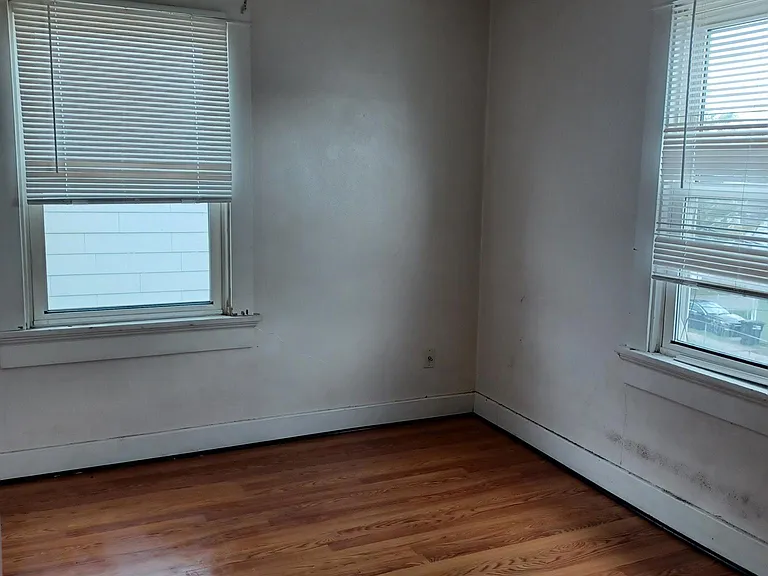 124 E Siebenthaler Ave — Photo 2