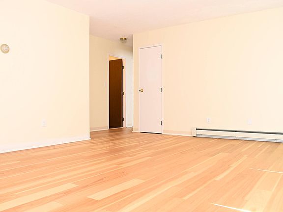 3rd image of 11 Chapel Hill Dr APT 11