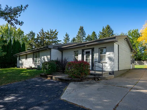 7001 Maple St, Marengo, IL 60152