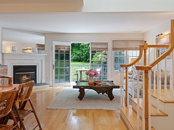 5th image of 19 Brook Hills Cir