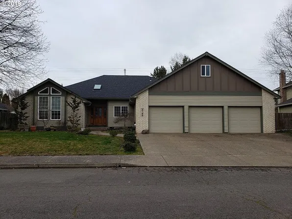 2195 NW Chrystal Dr, McMinnville, OR 97128