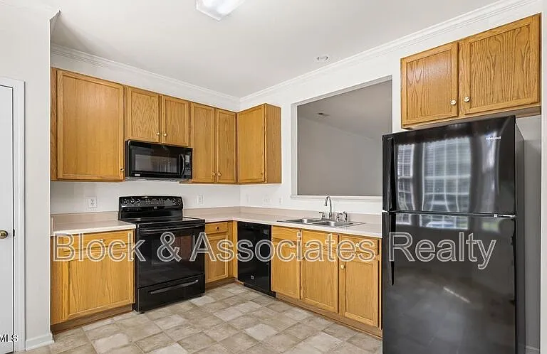 304 Nottinghill Walk — Photo 6
