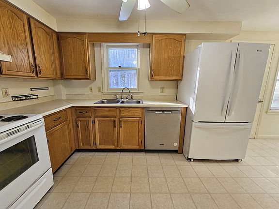 2nd image of 27 Candlewood Ln #D