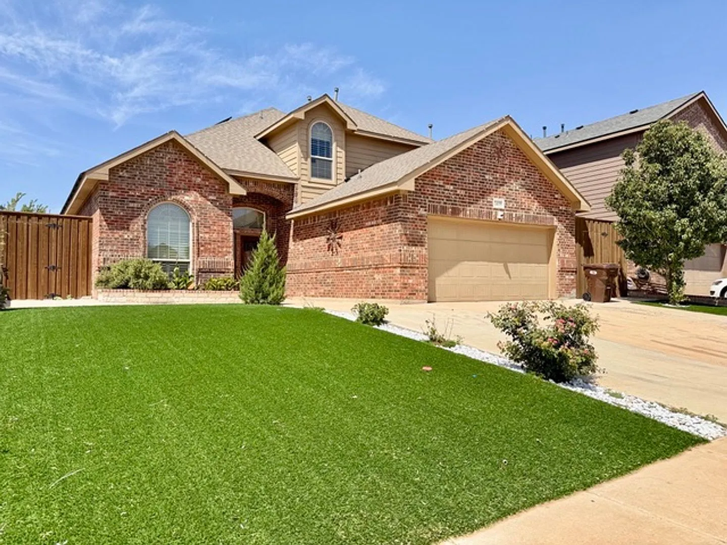 House For Rent — Photo 2