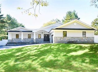 3 High Pasture Cir, Dix Hills, NY 11746