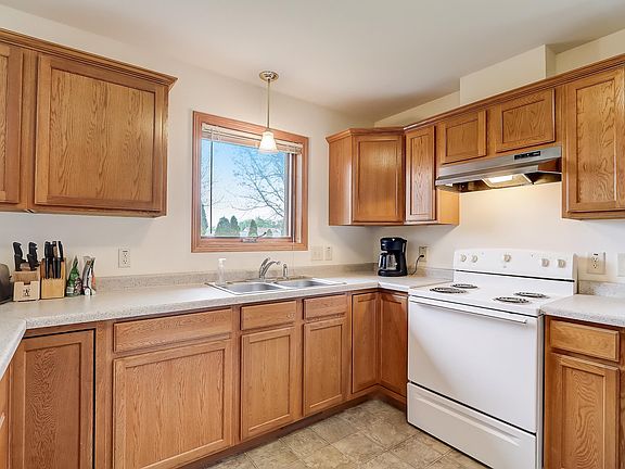 5th image of 1123 N Watertown Ave