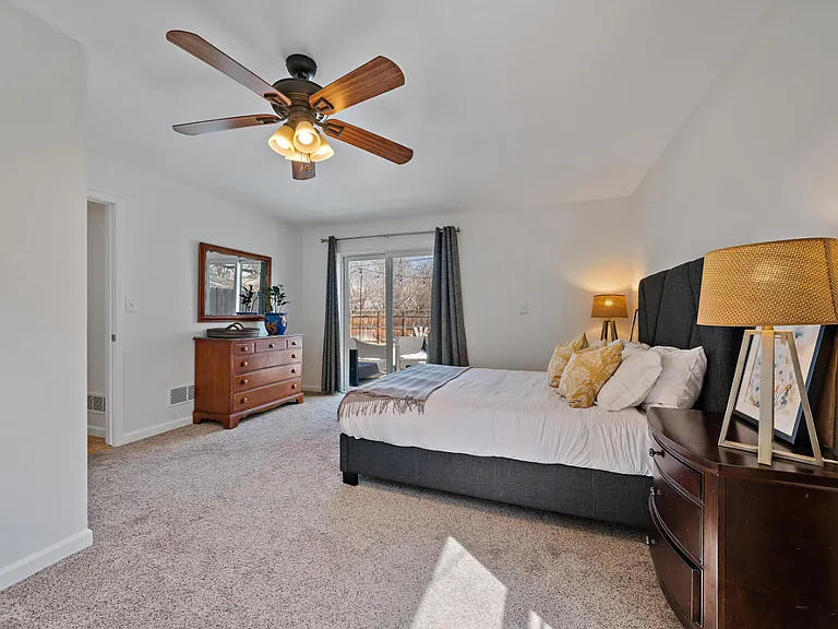 3224 S Elm St — Photo 4