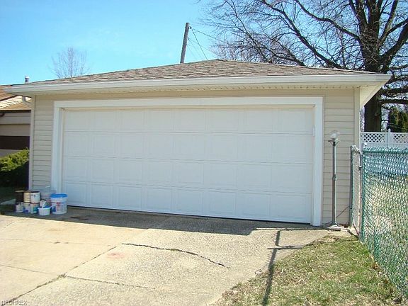 4th image of 370 Erieview Blvd