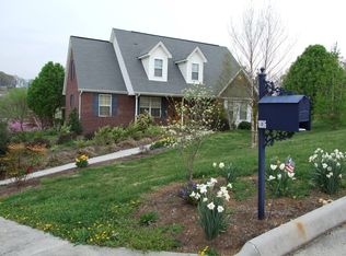 1036 E Brentwood Dr, Morristown, TN 37814