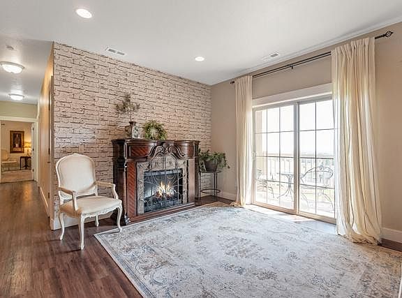 5th image of 97 W Springview Dr #306