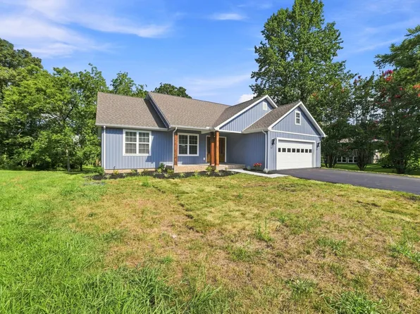 913 Memorial Dr, Paris, TN 38242