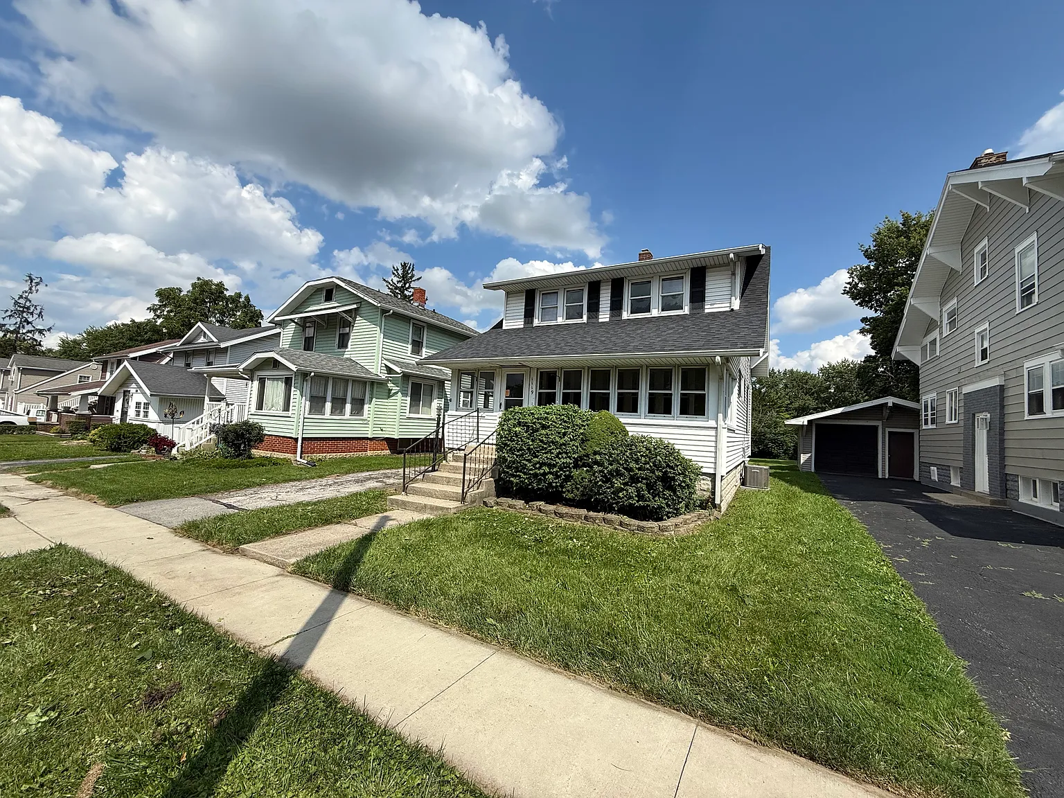 3 bed, 1144 sqft, $1,200 — Photo 2