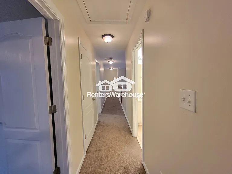 1025 Rowanshyre Cir — Photo 36