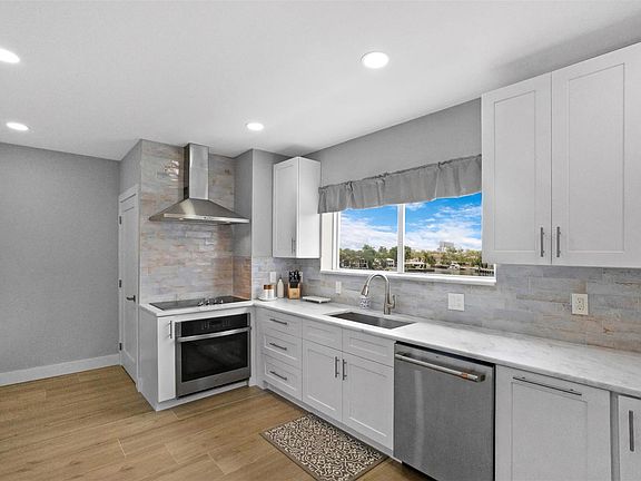 4th image of 333 Sunset Drive #208