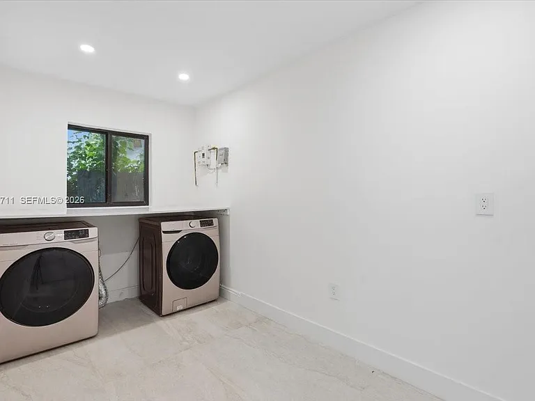 1215 NE 110th St — Photo 15