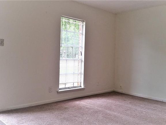 4th image of 6320 Pinebrook Dr