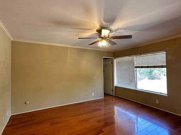 5th image of 2322 Bradley Ave