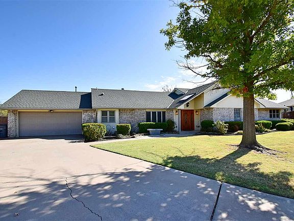 4th image of 2407 NW Redwood Ln