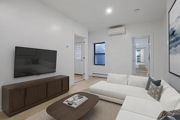 Rented by Platinum Forbes Global Properties | media 2