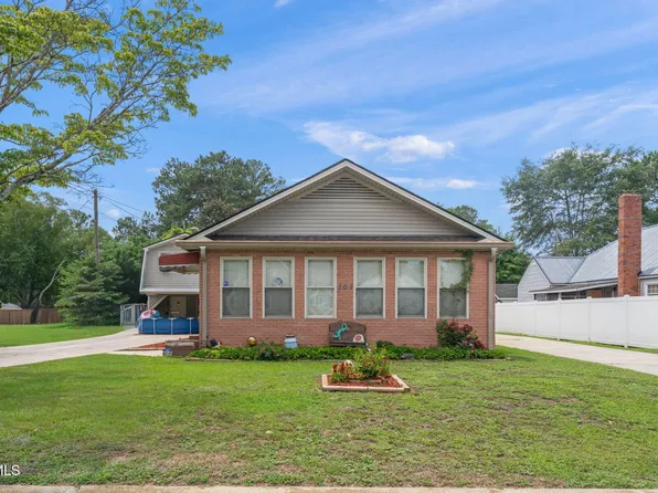 307 W Canary Street, Dunn, NC 28334