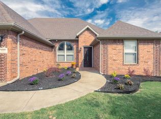 1221 Medway Ln, Centerton, AR 72719