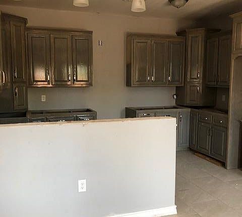 5th image of 402 E Parker Ave