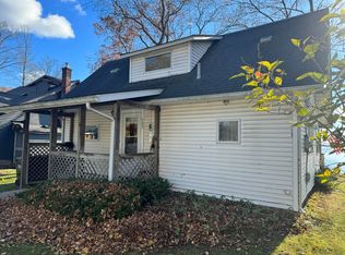 523 Crystal Beach Dr, Coldwater, MI 49036