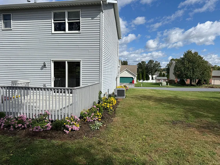 1560 Buttercup Dr — Photo 5