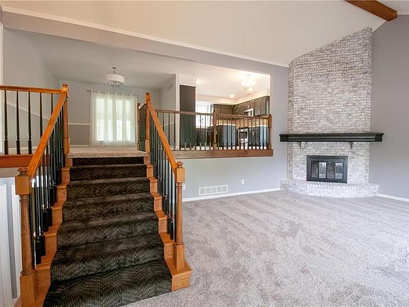 3rd image of 4407 Appletree Ct