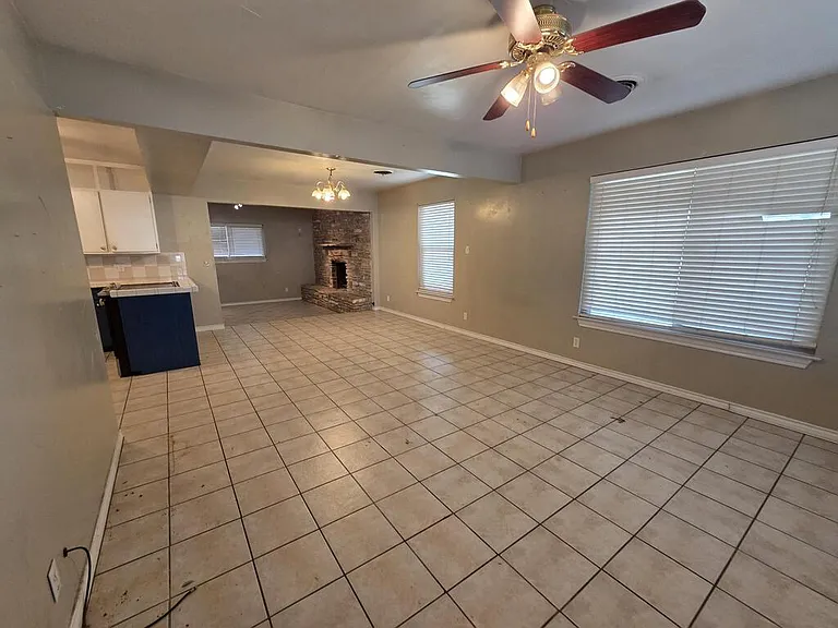 333 W Nimitz St — Photo 3
