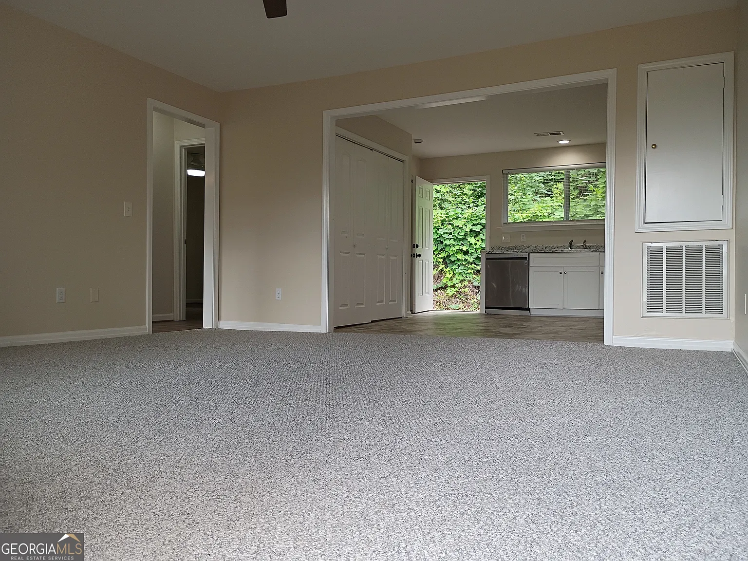 2 bed, 1.0 bath, 1000 sqft, $1,400 — Photo 3