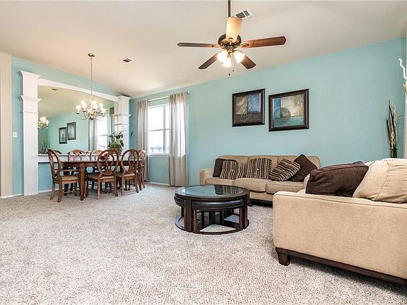 4th image of 1604 Crescent Oak St